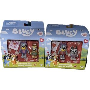 BLUEY SMOOCHY KISS BINGO MUFFIN 2 PACK FIGURES 2 BOX LOT NEW VALENTINE'S DAY
